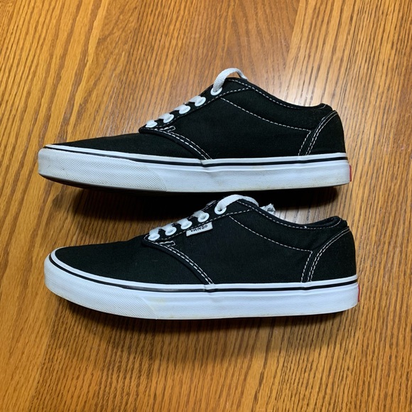 Ladies classic lace up Vans in size 8. - Picture 2 of 6